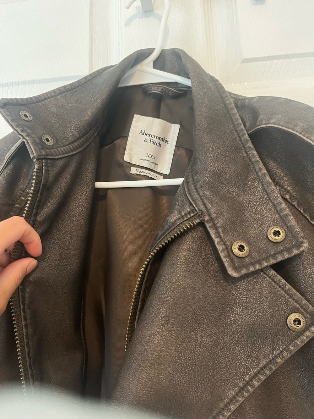 Abercrombie & Fitch Relaxed Mockneck Vegan Leather Bomber Jacket - vintage brown - Picture 9 of 9
